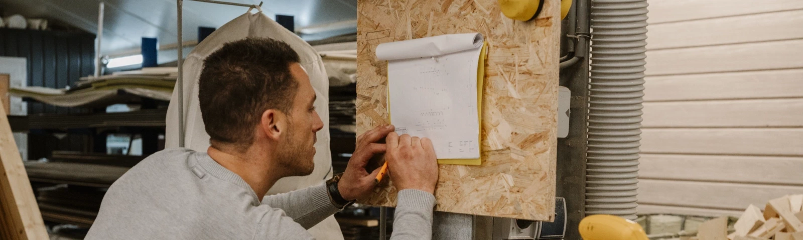 Maickel van Emous aan het werk