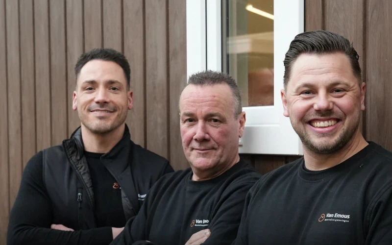 Medewerker Rien hard aan het werk